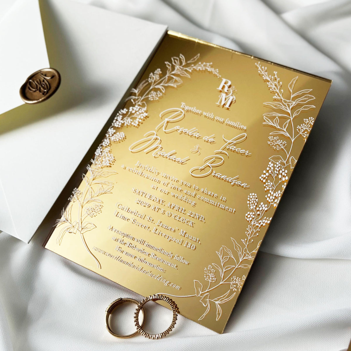 Gold Mirror Acrylic Wedding Invitation Set with Floral Design & Cream Envelopes with Wax Seal, Invitaciones de Boda