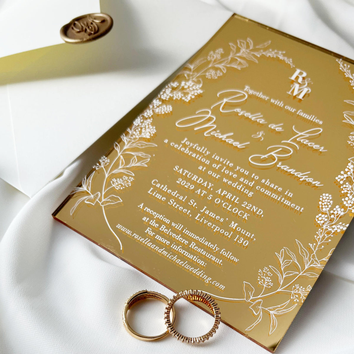 Gold Mirror Acrylic Wedding Invitation Set with Floral Design & Cream Envelopes with Wax Seal, Invitaciones de Boda