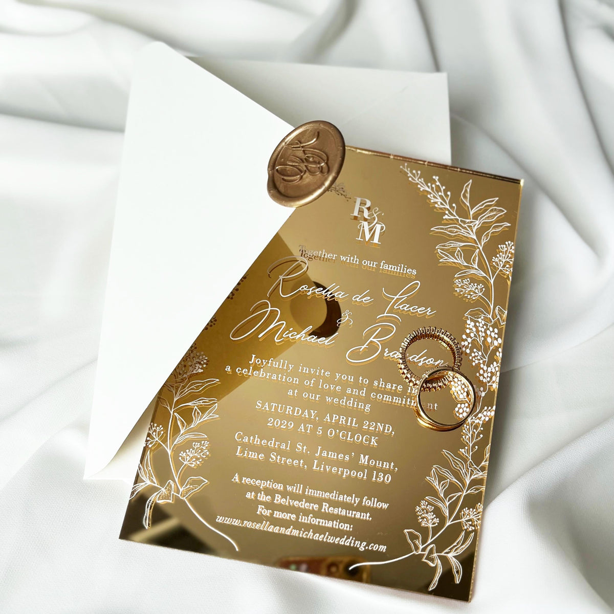 Gold Mirror Acrylic Wedding Invitation Set with Floral Design & Cream Envelopes with Wax Seal, Invitaciones de Boda