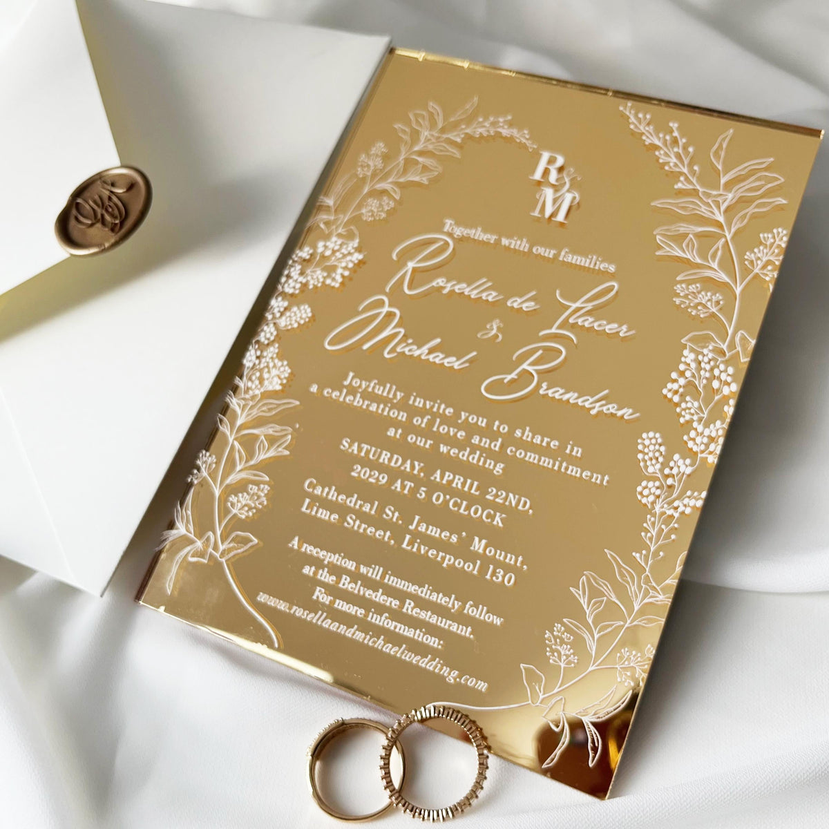 Gold Mirror Acrylic Wedding Invitation Set with Floral Design & Cream Envelopes with Wax Seal, Invitaciones de Boda