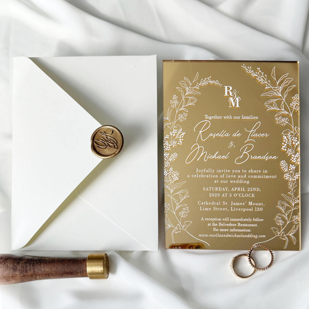 Gold Mirror Acrylic Wedding Invitation Set with Floral Design & Cream Envelopes with Wax Seal, Invitaciones de Boda