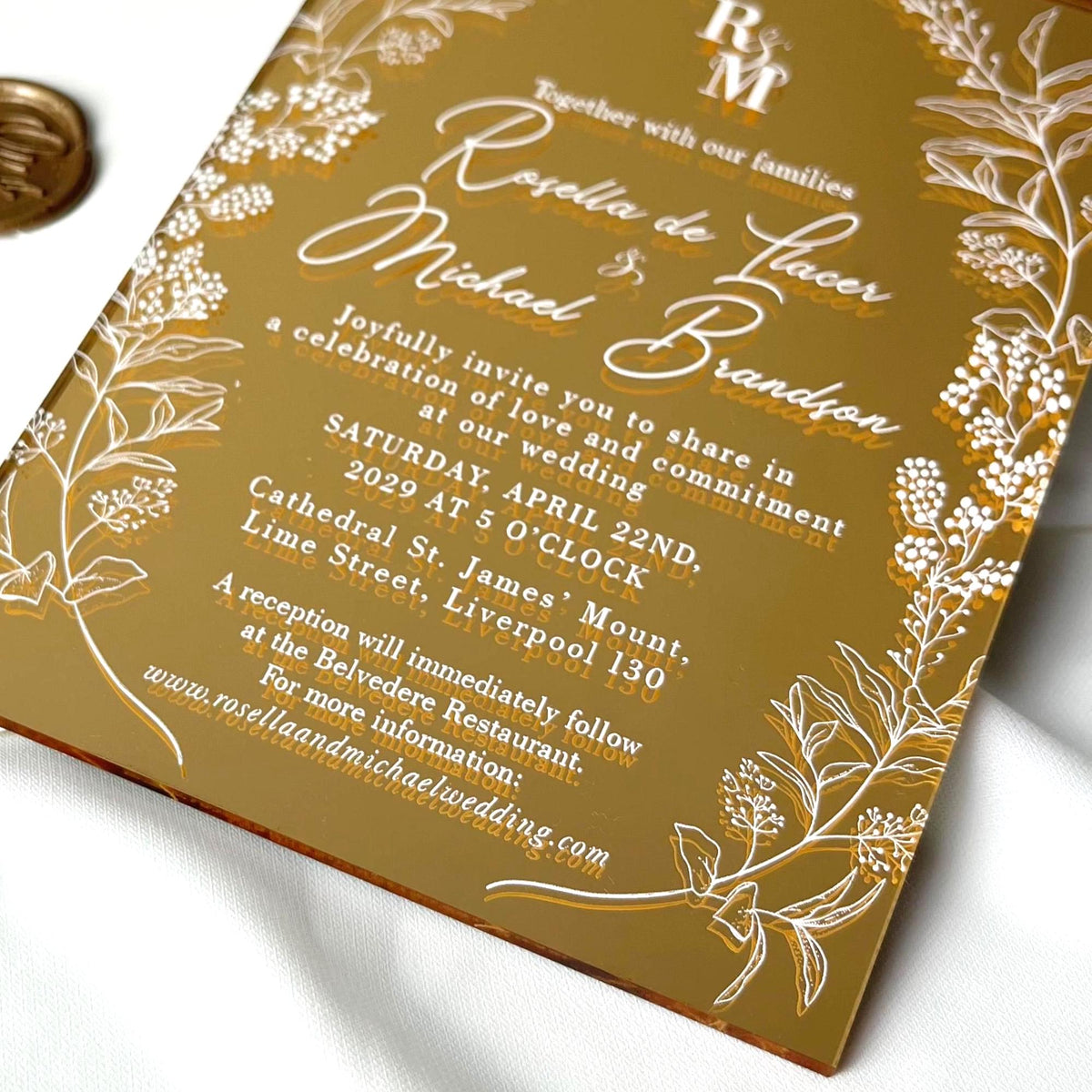 Gold Mirror Acrylic Wedding Invitation Set with Floral Design & Cream Envelopes with Wax Seal, Invitaciones de Boda
