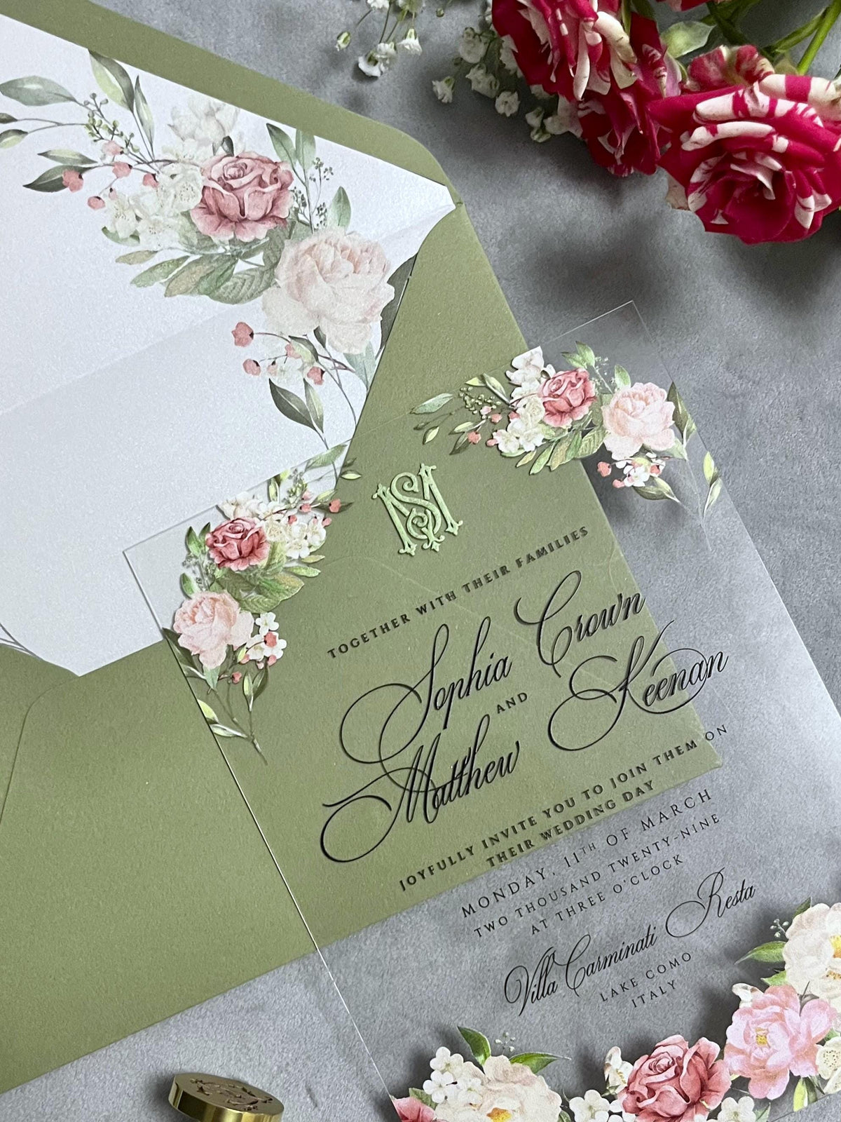 Acrylic Clear Wedding Invitation With Pink Rose and Sage Green Envelopes | Invitaciones de Boda